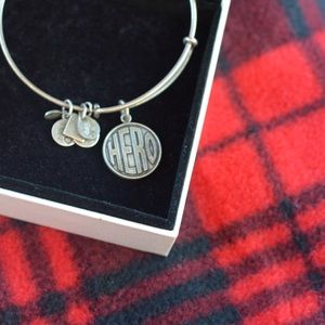 ⛔️SOLD⛔️ Alex & Ani Bracelet - Hero
